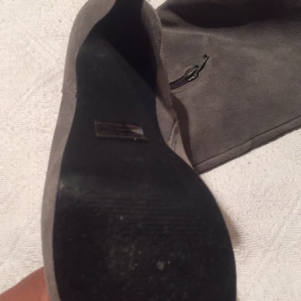 Gray boots - Picture 2 of 3
